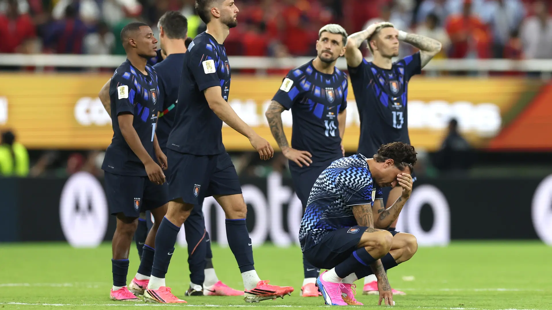 Duro castigo de Uruguay a sus jugadores tras ser eliminados del Mundial: cancelan el chárter