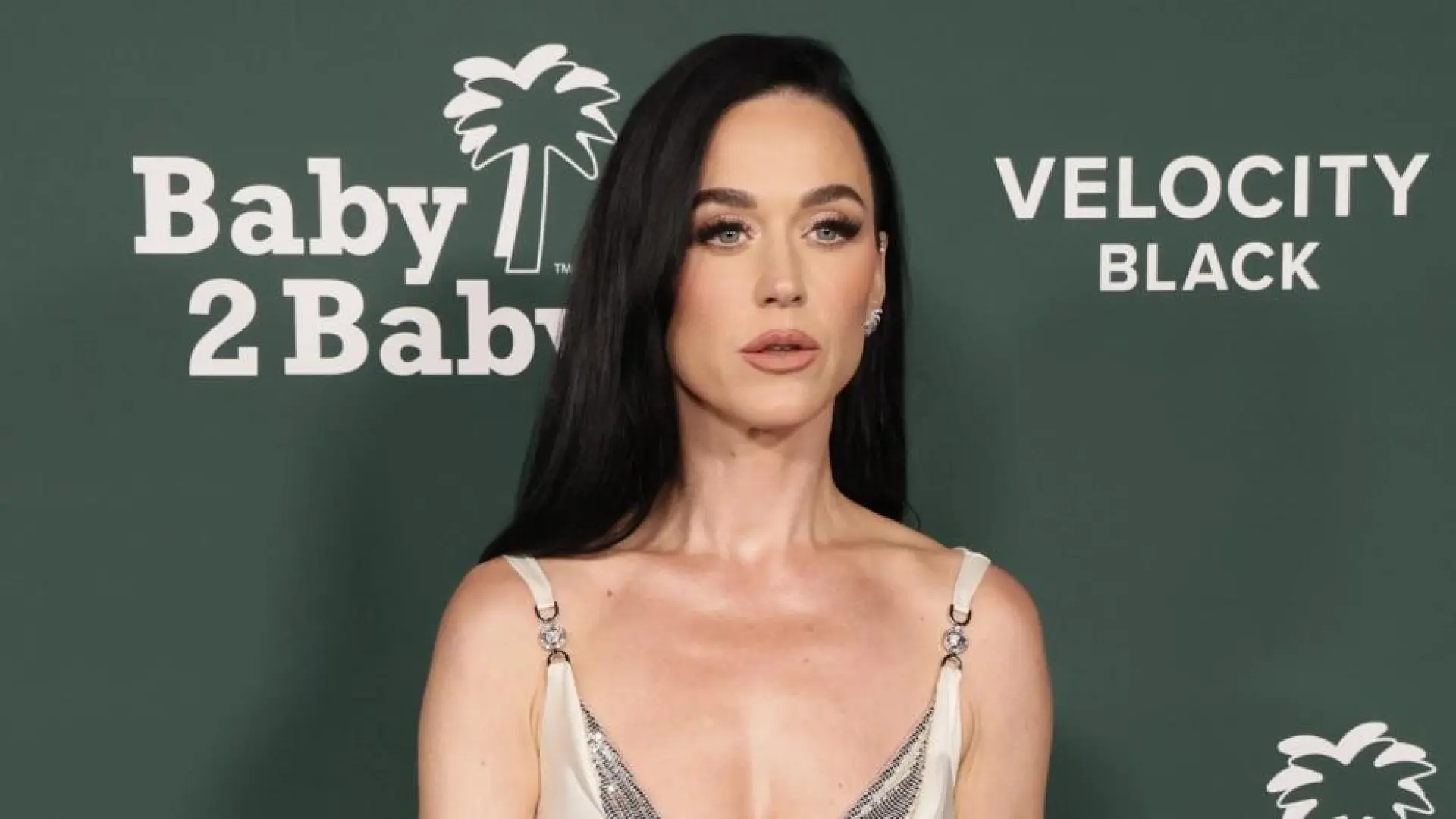 Katy Perry conquista al público gallego: de ondear la bandera española a lanzarse al público en una botella