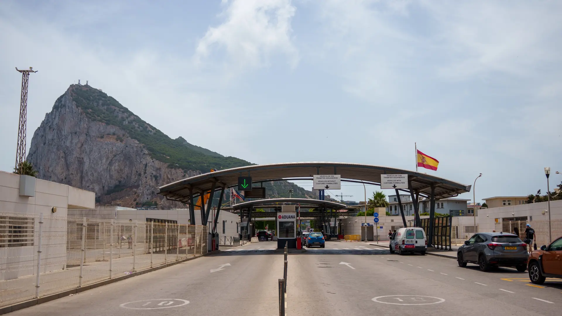 Hacienda saca a Gibraltar de la lista de paraísos fiscales e incorpora a Rusia