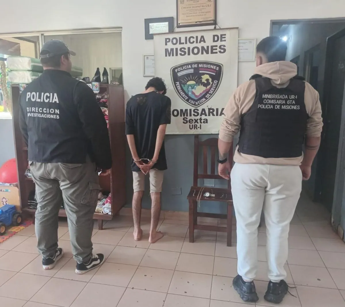 Salió de la comisaría y horas después robó una joyería