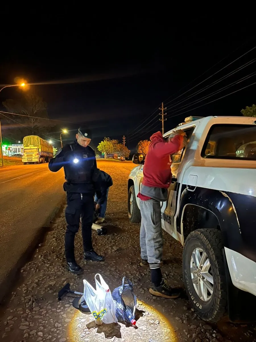 Rescatan a un hombre en medio de un fuerte despliegue policial