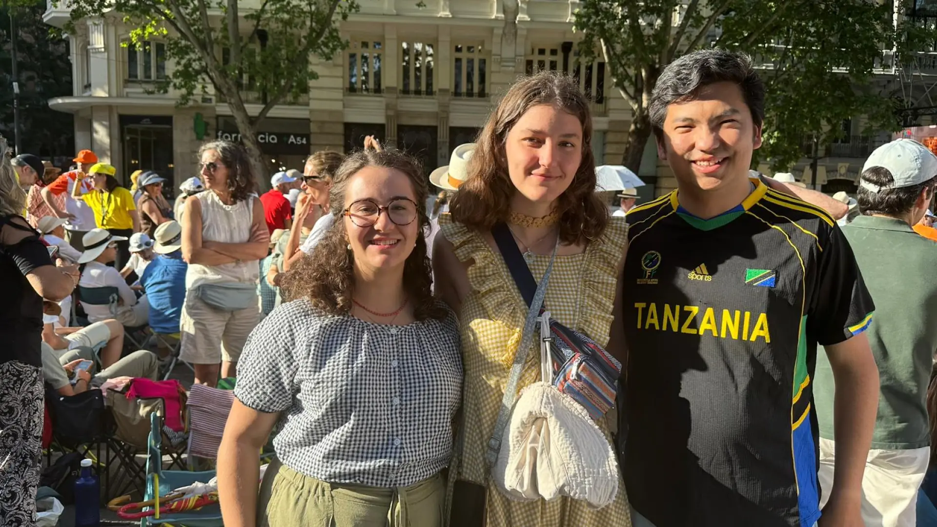 Los fieles ensalzan al Papa en su acto más masivo: "Aquí está Bad Bunny y no reúne a un millón de personas"