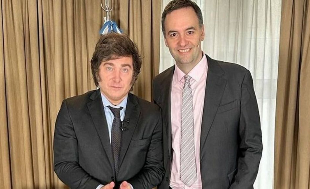 Milei evitó la foto de despedida con Adorni y solo reposteó mensajes de Karina y Bullrich