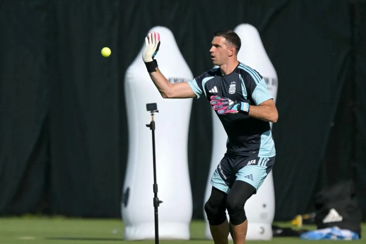 La Selección Argentina se entrenó en Kansas y Dibu Martínez trabajó por primera vez con guantes
