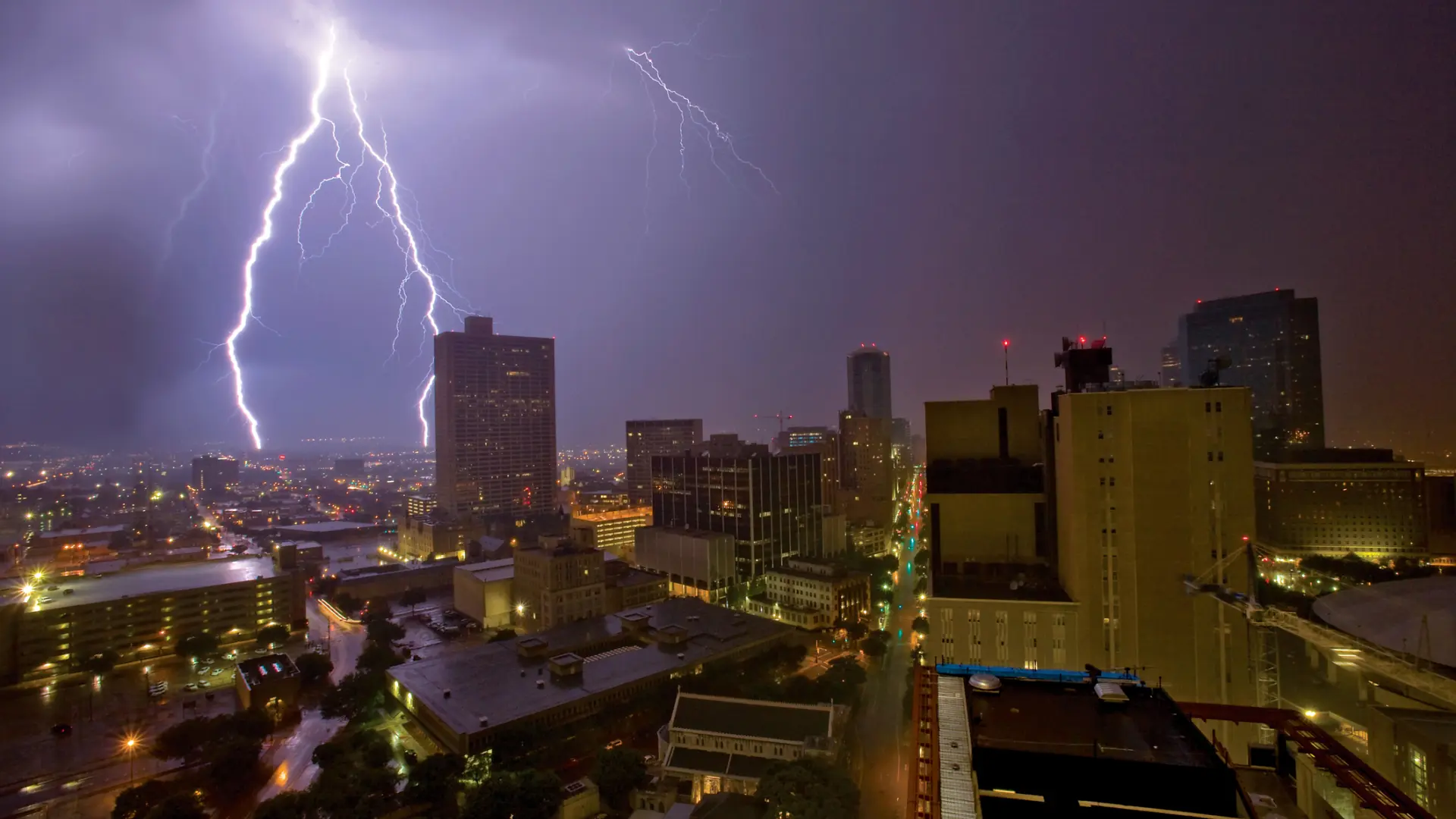 Asfalto y contaminación, responsables tras las tormentas aisladas cada vez más fuertes en las ciudades