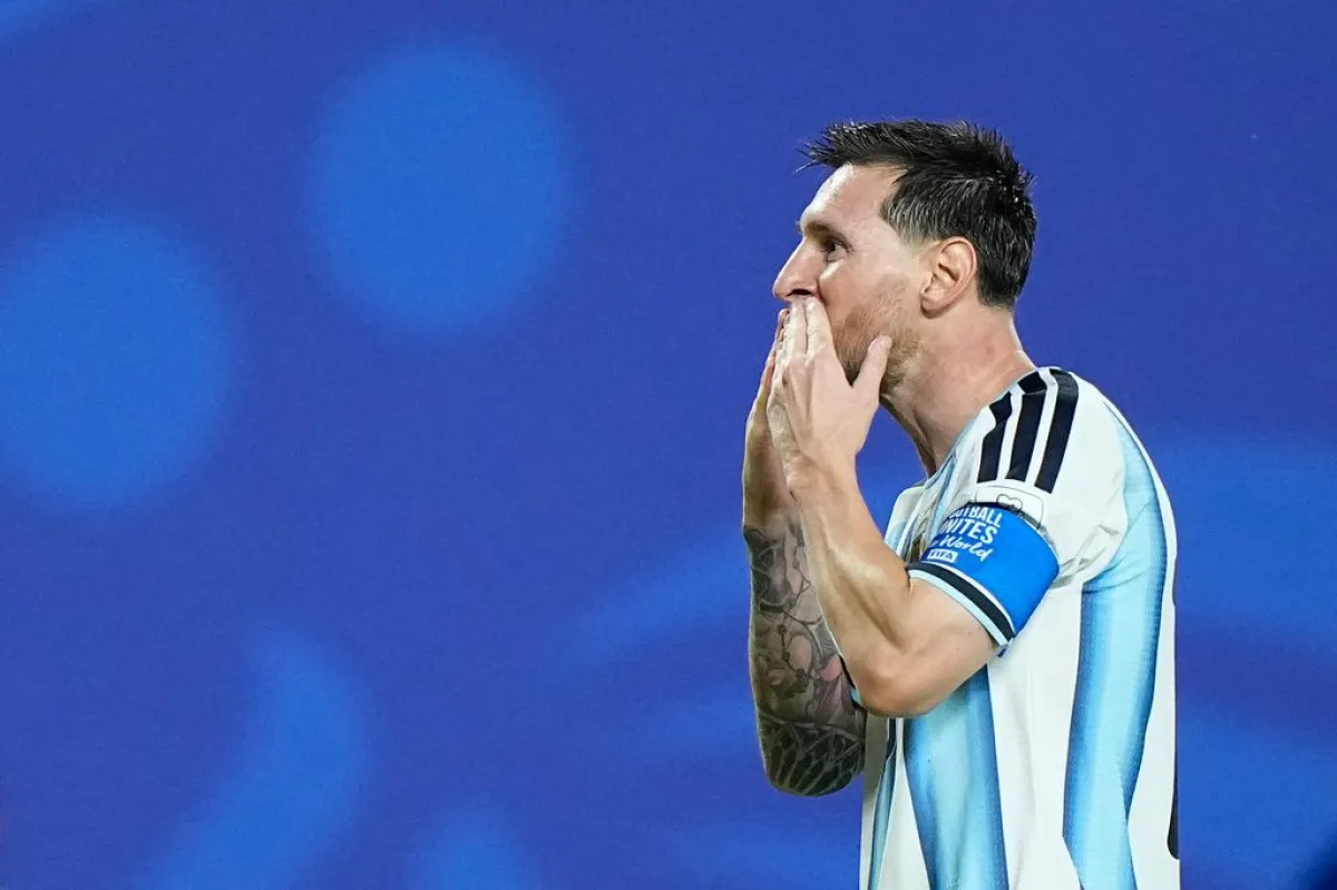 Todos los récords que rompió Messi en el debut de Argentina ante Argelia en el Mundial
