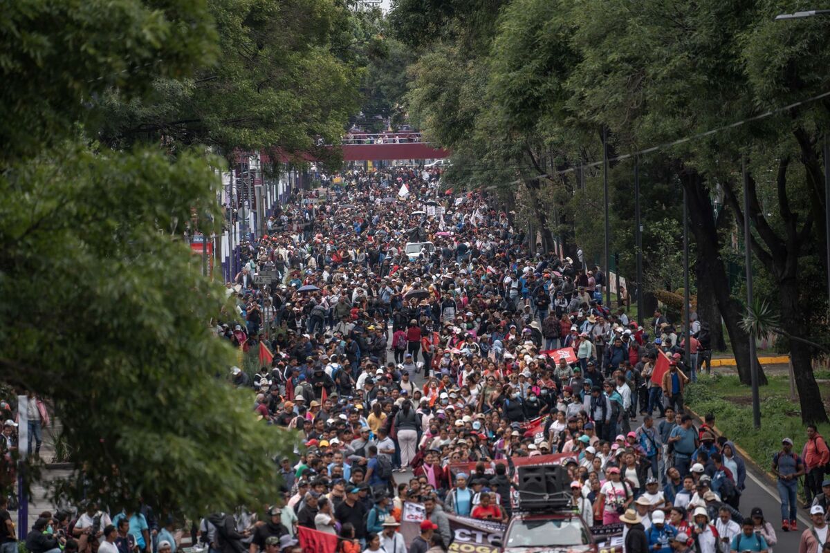 CNTE: Cómo ha cambiado el sueldo de los maestros en cada sexenio