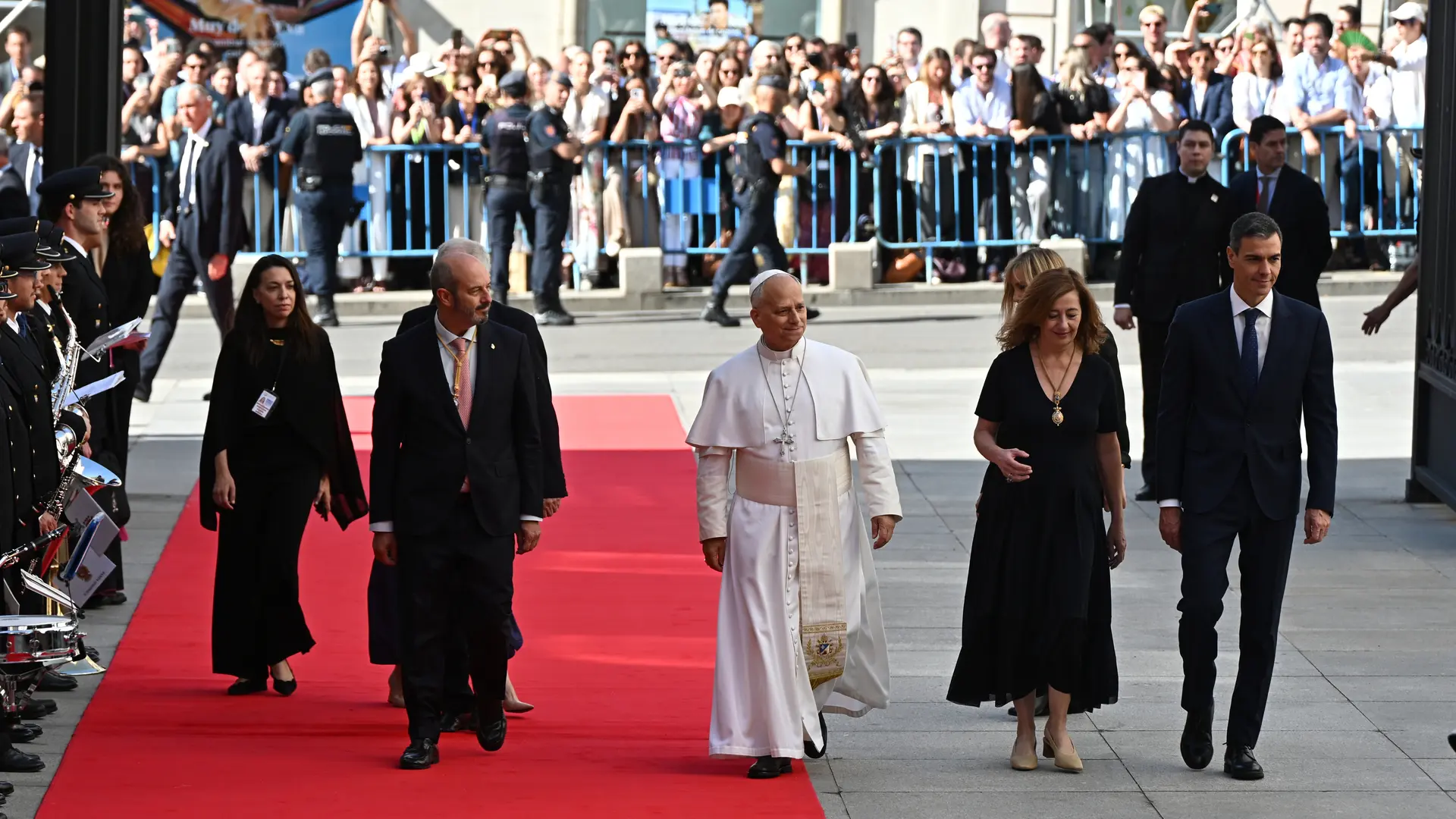 El Papa pide a los diputados abandonar la "polarización" y defender "la vida y dignidad humana" frente a "agendas particulares"