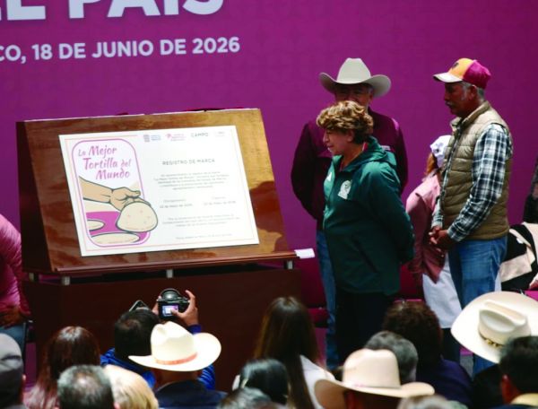 Preservará Delfina tradición de tortillas hechas en el comal