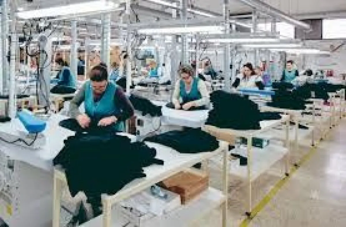 La producción industrial cayó 2,8% en abril y profundiza una crisis que se extiende casi un año