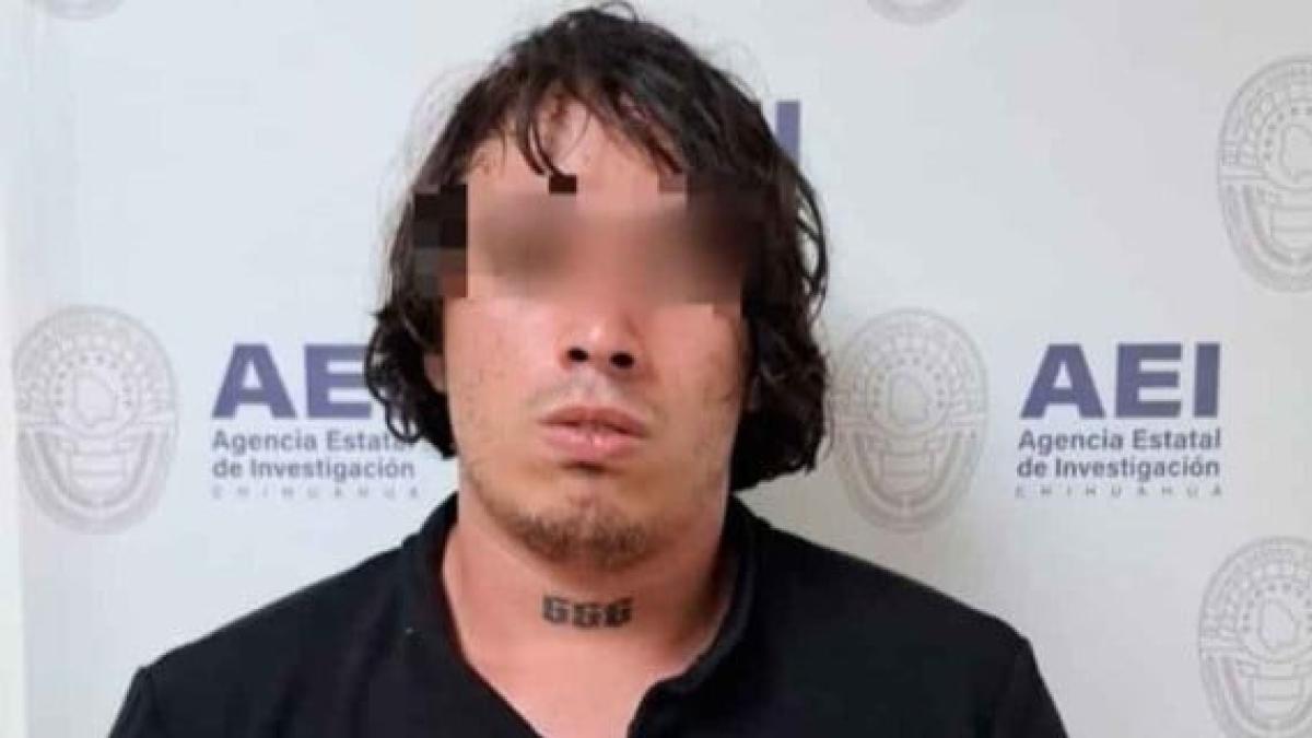 Detienen a joven por el presunto feminicidio de su madre, agente del MP