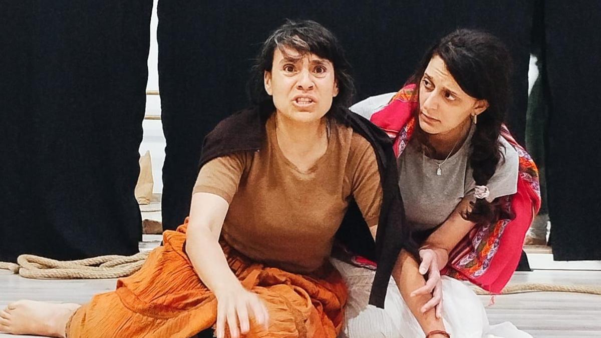 "Fuego en la voz": teatro y memoria frente a la violencia de Estado contra las mujeres