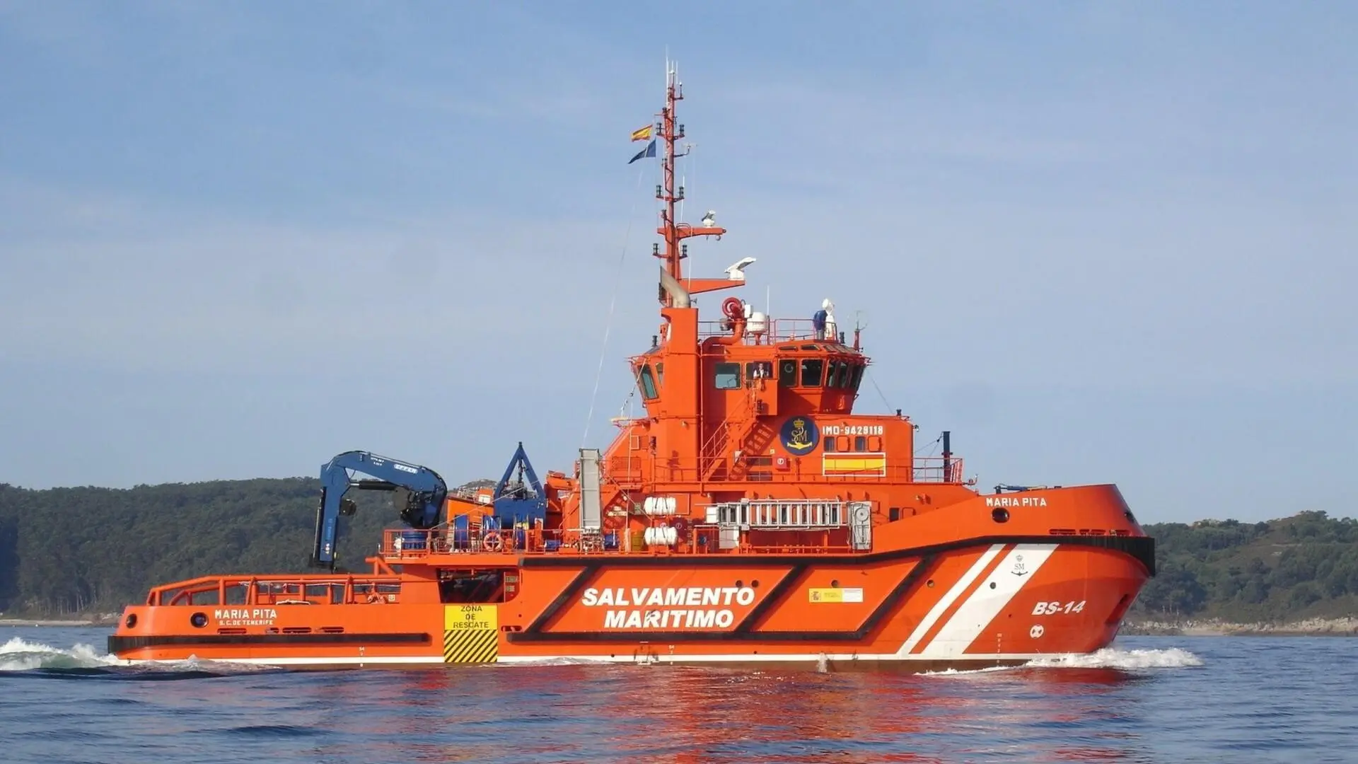 Salvamento rescata a 77 personas, entre ellas seis mujeres y 3 menores, en aguas de Lanzarote
