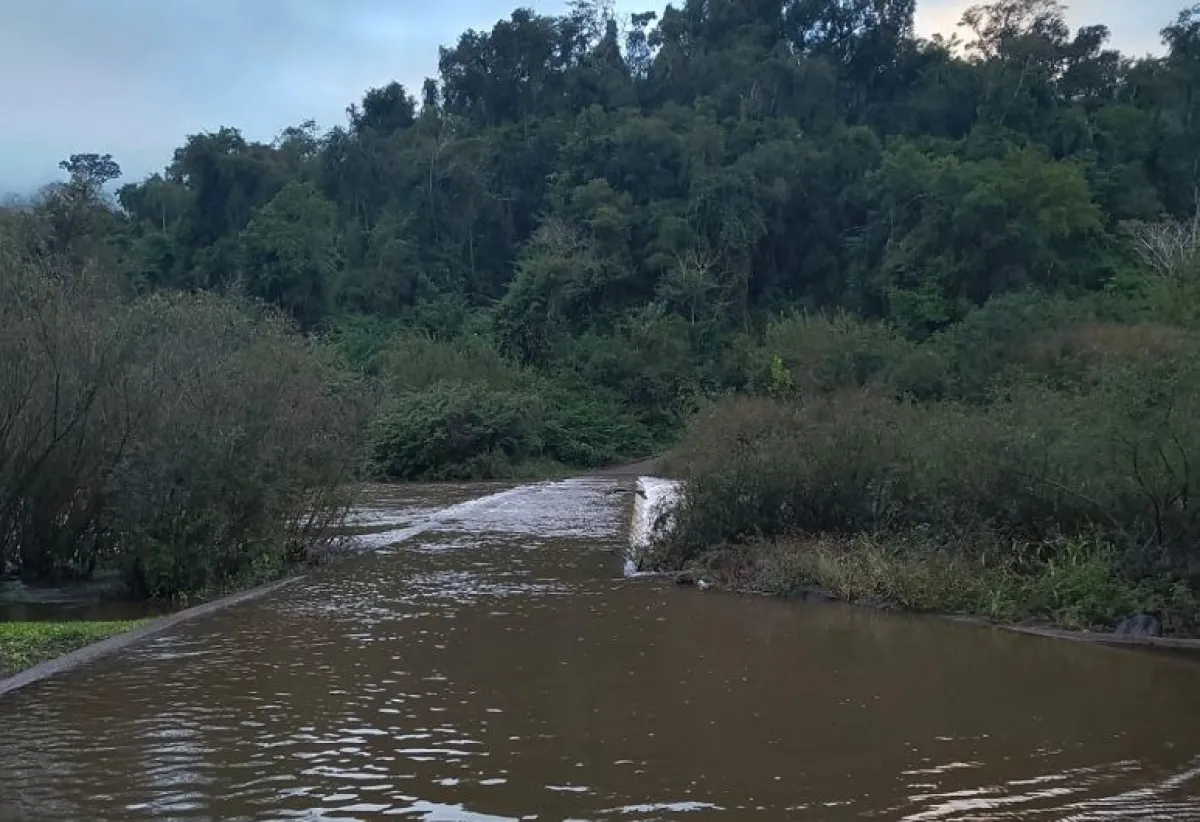 Cerraron el acceso a los Saltos del Moconá por la crecida del arroyo Yabotí