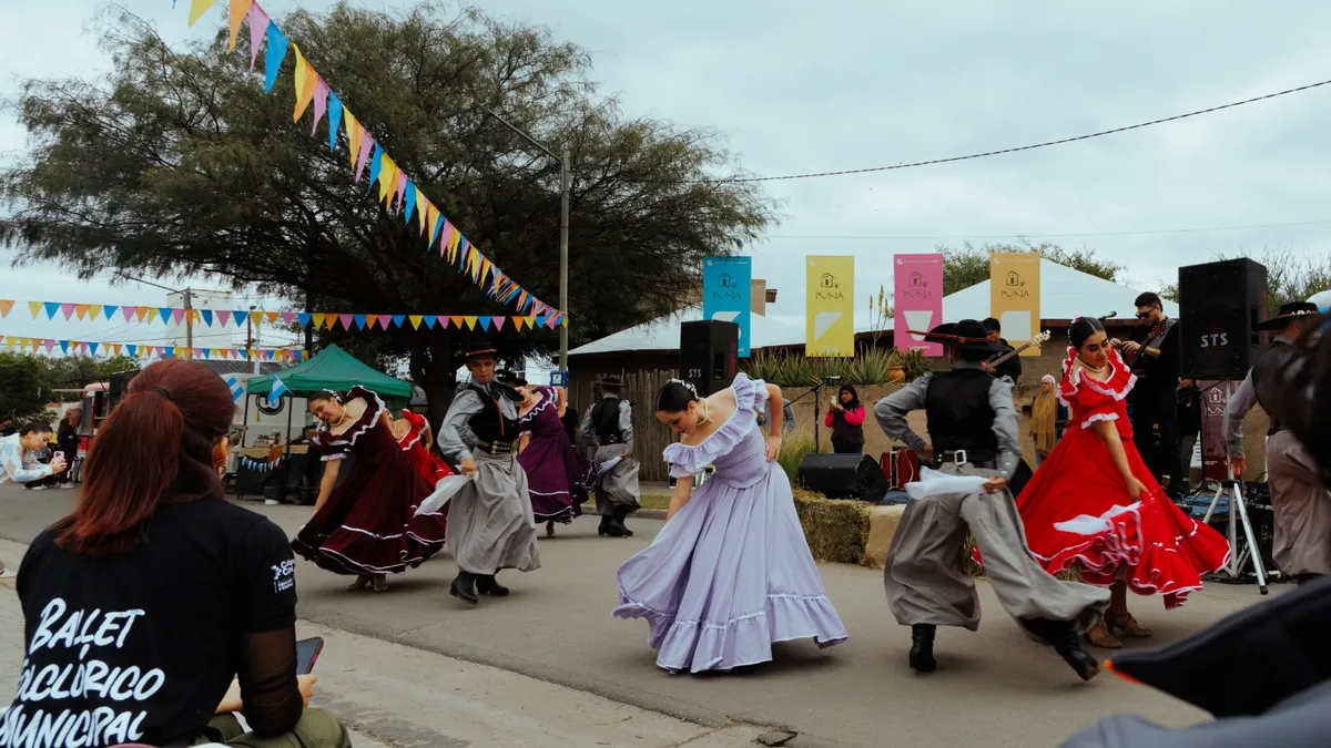 La danza, la música y las artesanías le pusieron calor y color a la Feria Manos Catamarqueñas