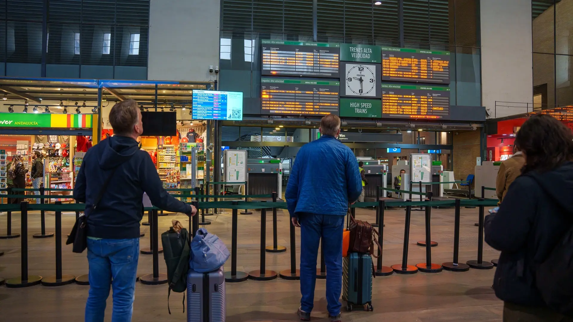 Retrasos en los trenes de alta velocidad entre Madrid y Andalucía debido a un robo de cables