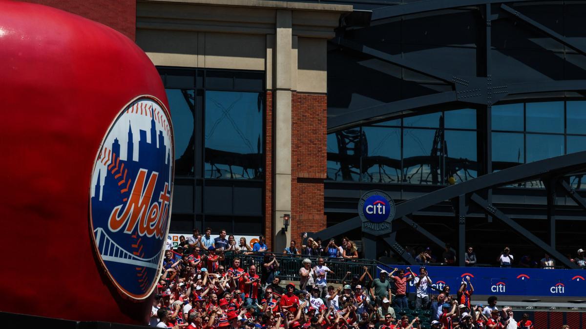 ¡Vikingos en el béisbol! Aficionados noruegos llevan su icónica fiesta a la MLB