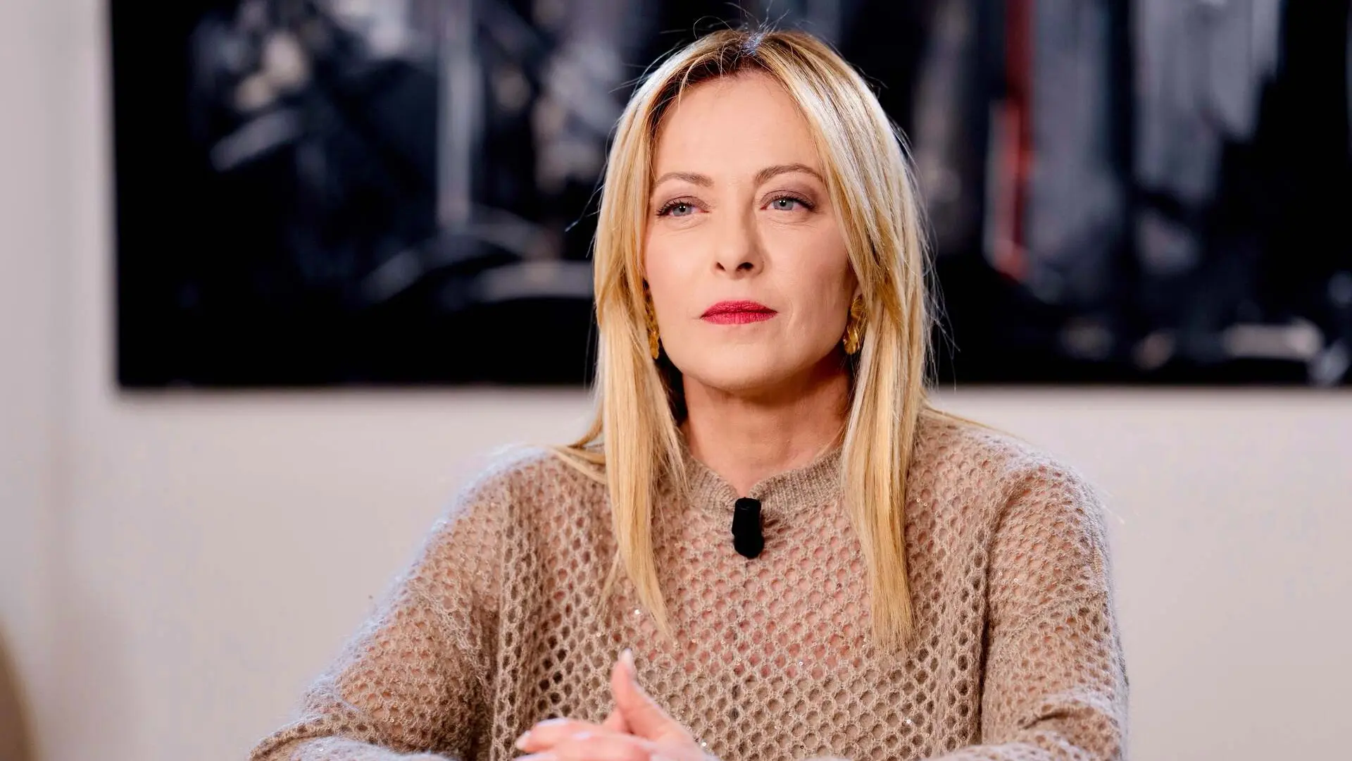 Meloni dice que quería ser traductora y que aprendió español por su padre
