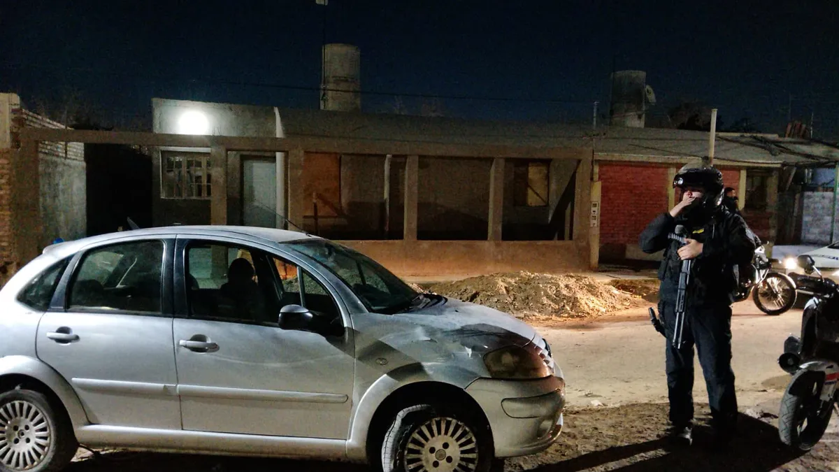 Fuga y persecución de película en Rivadavia: recuperaron un auto robado pero los delincuentes se escaparon
