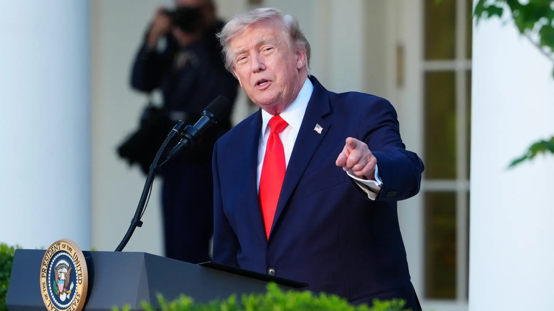 Trump amenaza con un arancel del 100% a cualquier país europeo que grave los servicios digitales de EEUU