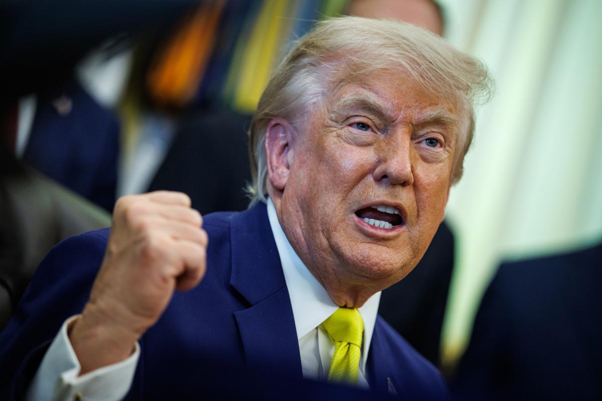 Trump firma la ley que destina 70 000 millones de dólares para financiar el ICE