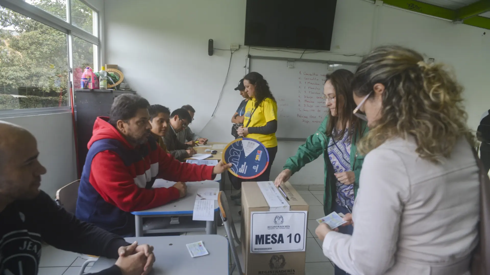 Colombia ha votado con gran afluencia y sin apenas incidentes armados