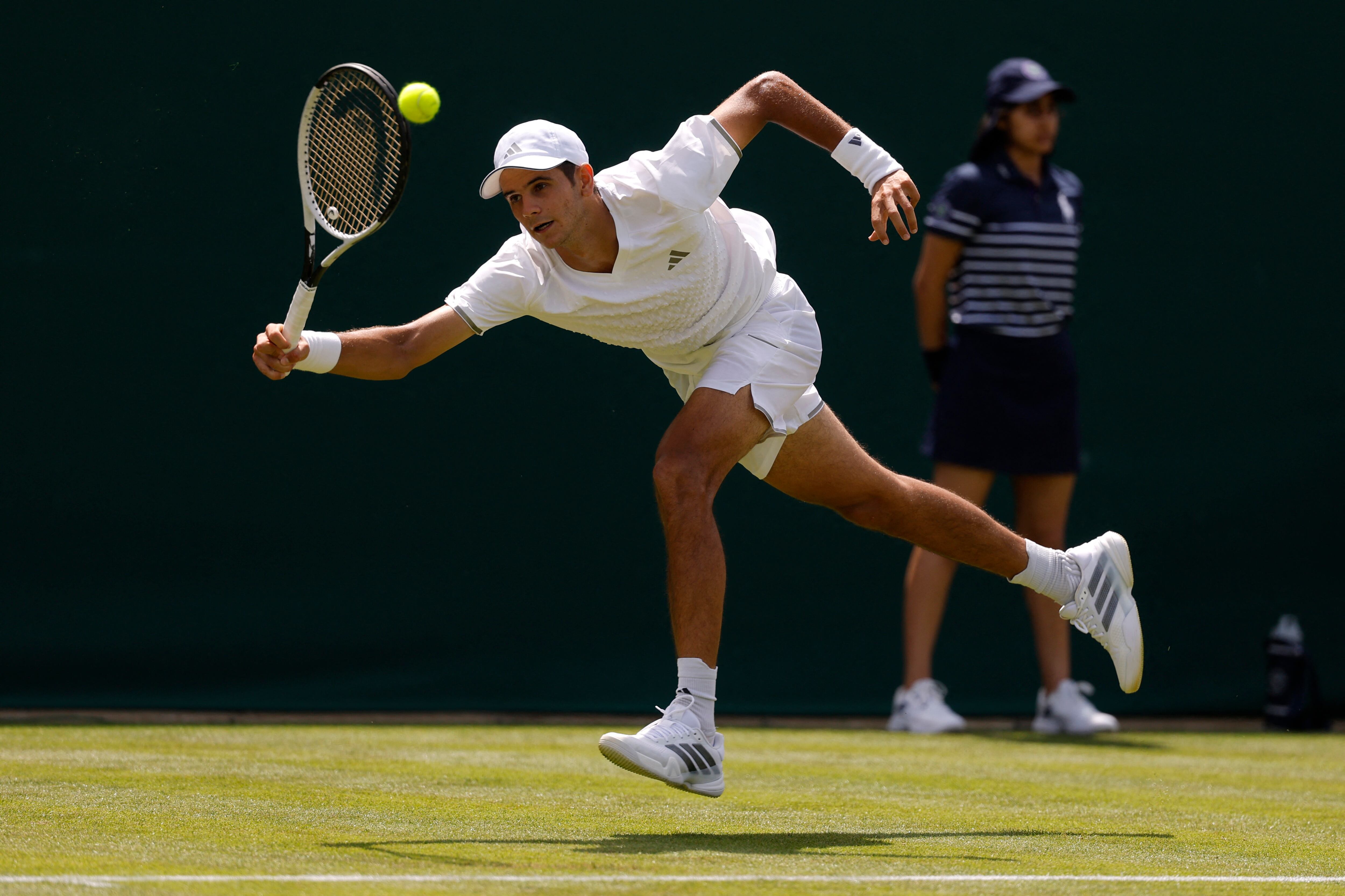 Rafa Jódar firma una convincente puesta de largo en Wimbledon