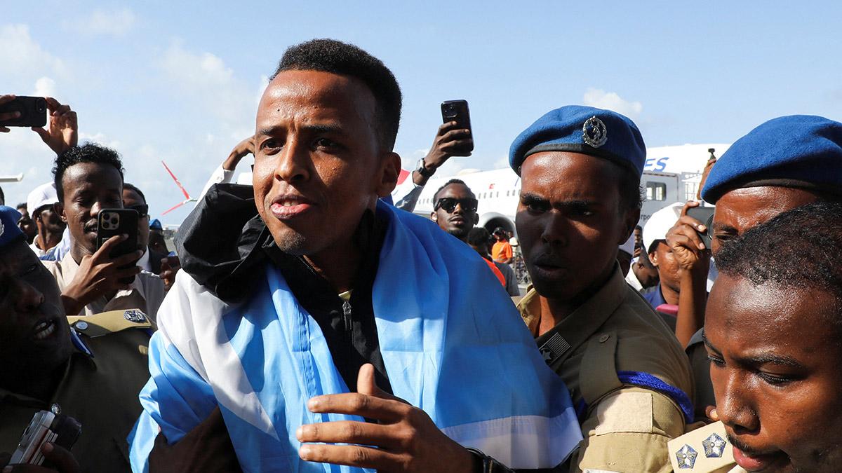 Lección de dignidad: Niños refugiados rechazan entradas al Mundial tras humillación a árbitro somalí