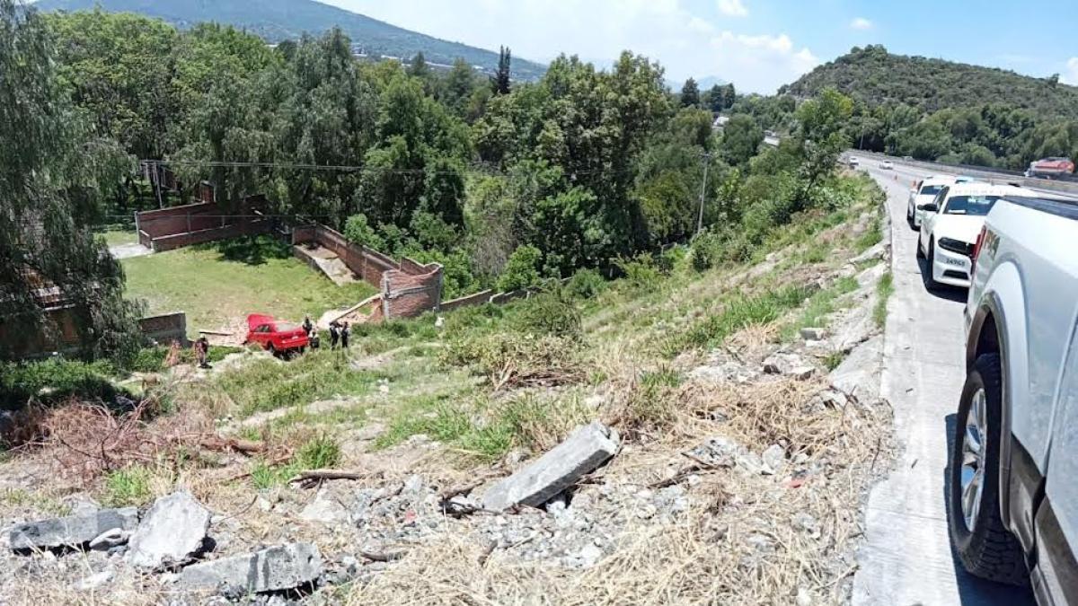 Auto cae a barranco en Hidalgo y deja dos lesionados