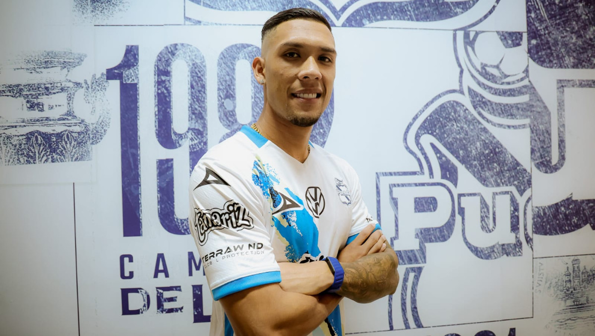 Presentan a delantero Luifer Hernández como refuerzo del Club Puebla