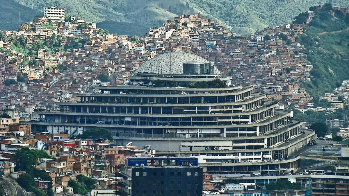 Vacían la temida cárcel El Helicoide en Venezuela