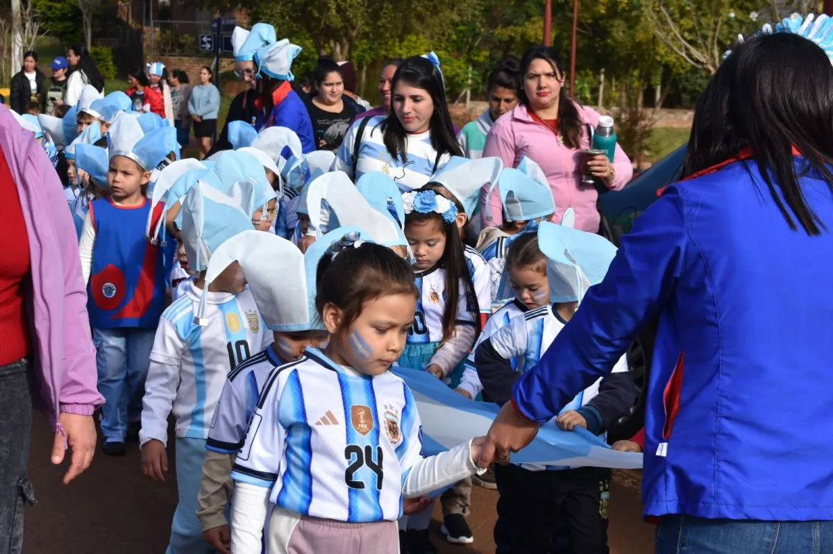 Una caravana cargada de historia, sentido de pertenencia y ritmo mundialista