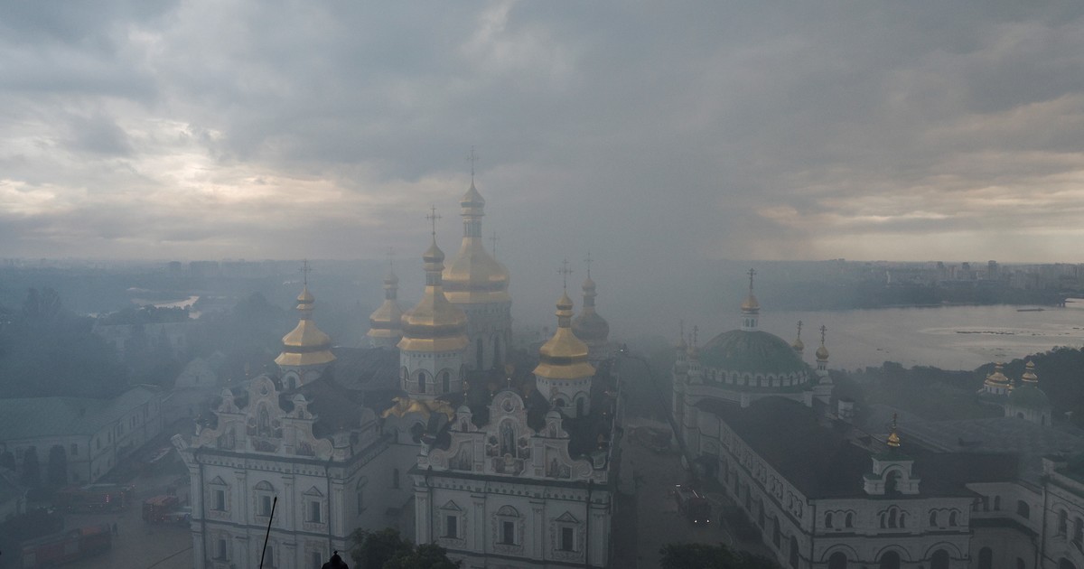 Al menos 11 muertos y una catedral en llamas en Kiev tras un nuevo ataque de Rusia en Ucrania