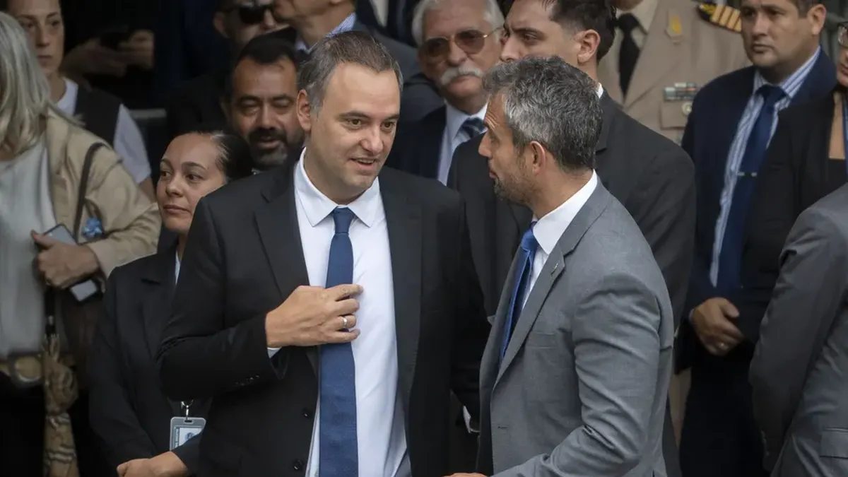 El oficialismo abrirá la comisión de Asuntos Institucionales para dilatar la interpelación a Adorni