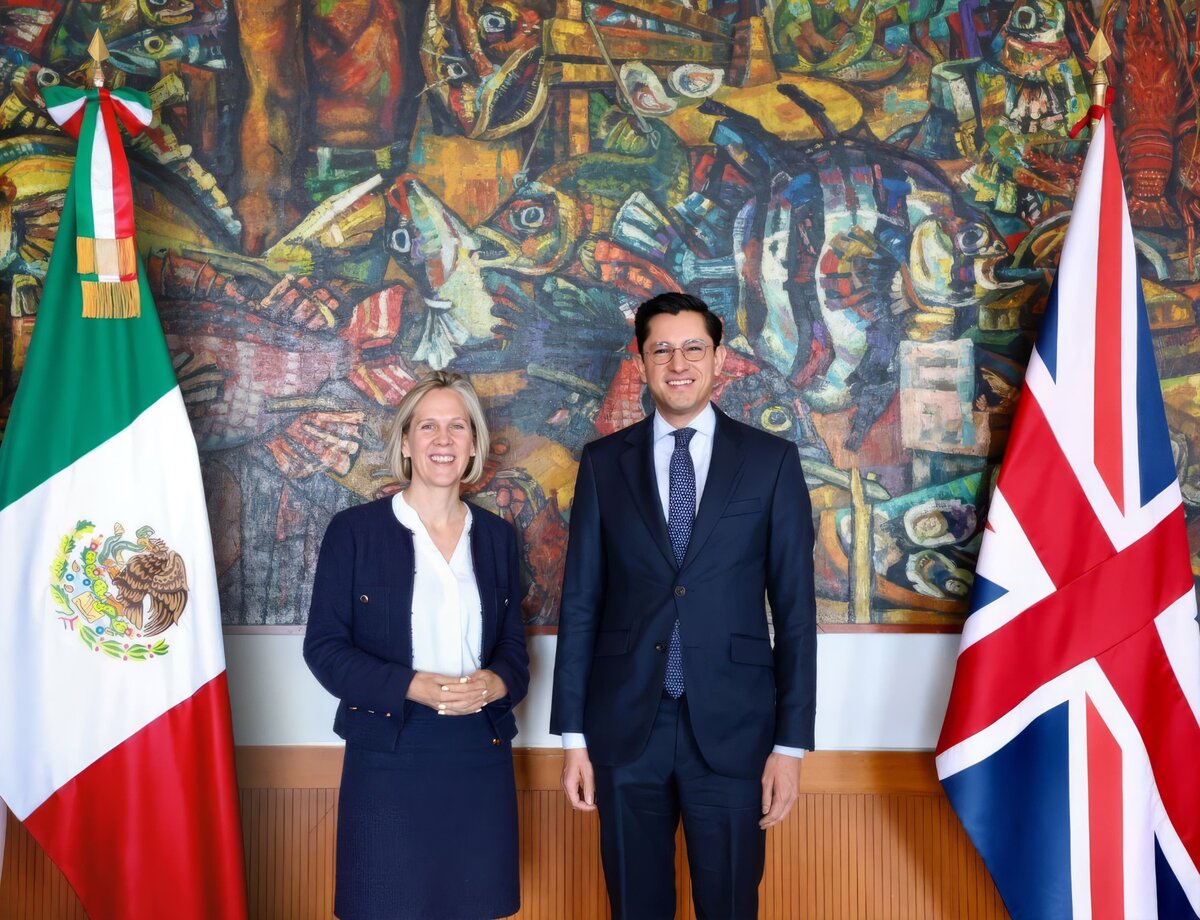Roberto-Velasco se-reúne con-embajadora de-Reino Unido-en México