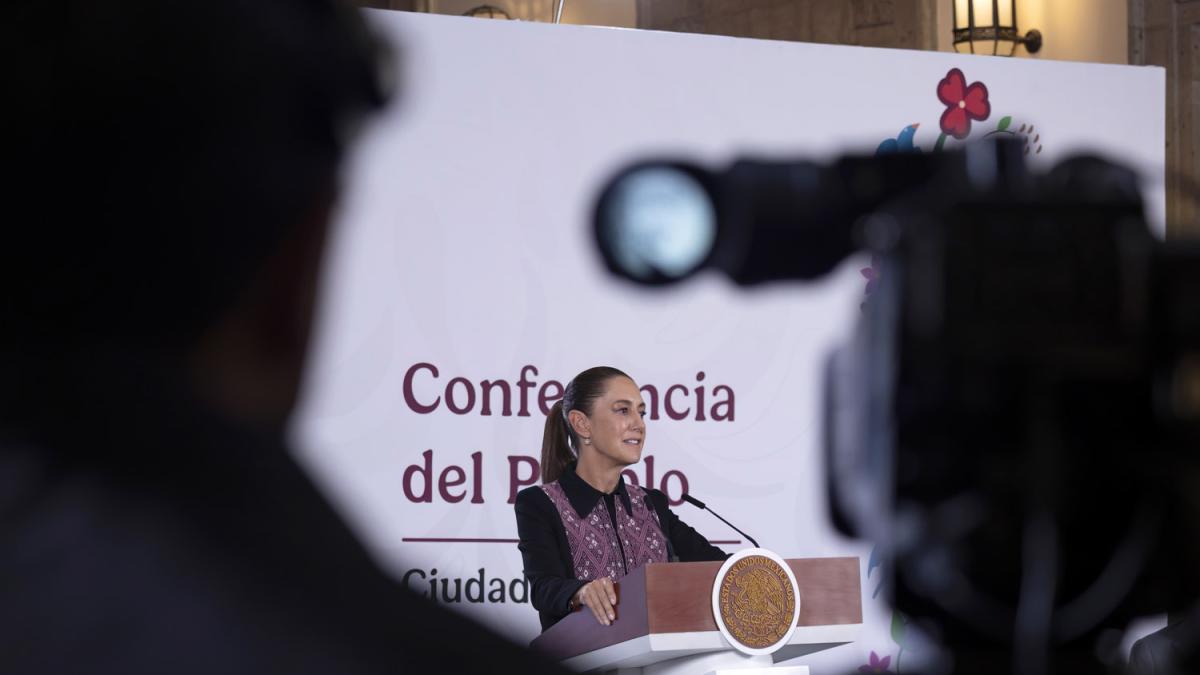 Sheinbaum asegura que sí recibe a madres buscadoras; rechaza críticas por pato