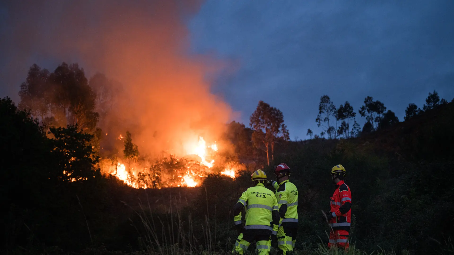 Un nuevo incendio forestal en Galicia afecta al Parque Natural Fragas do Eume