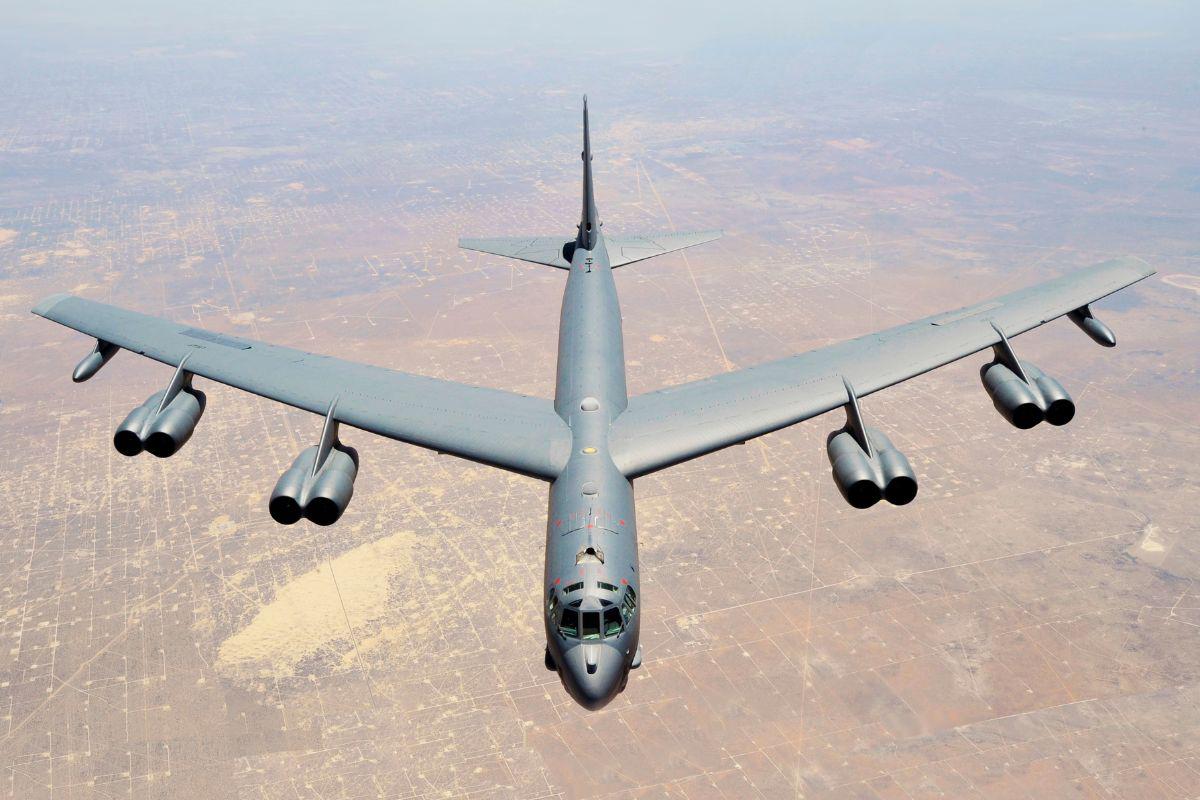 Se estrella un bombardero estadounidense B-52 en California
