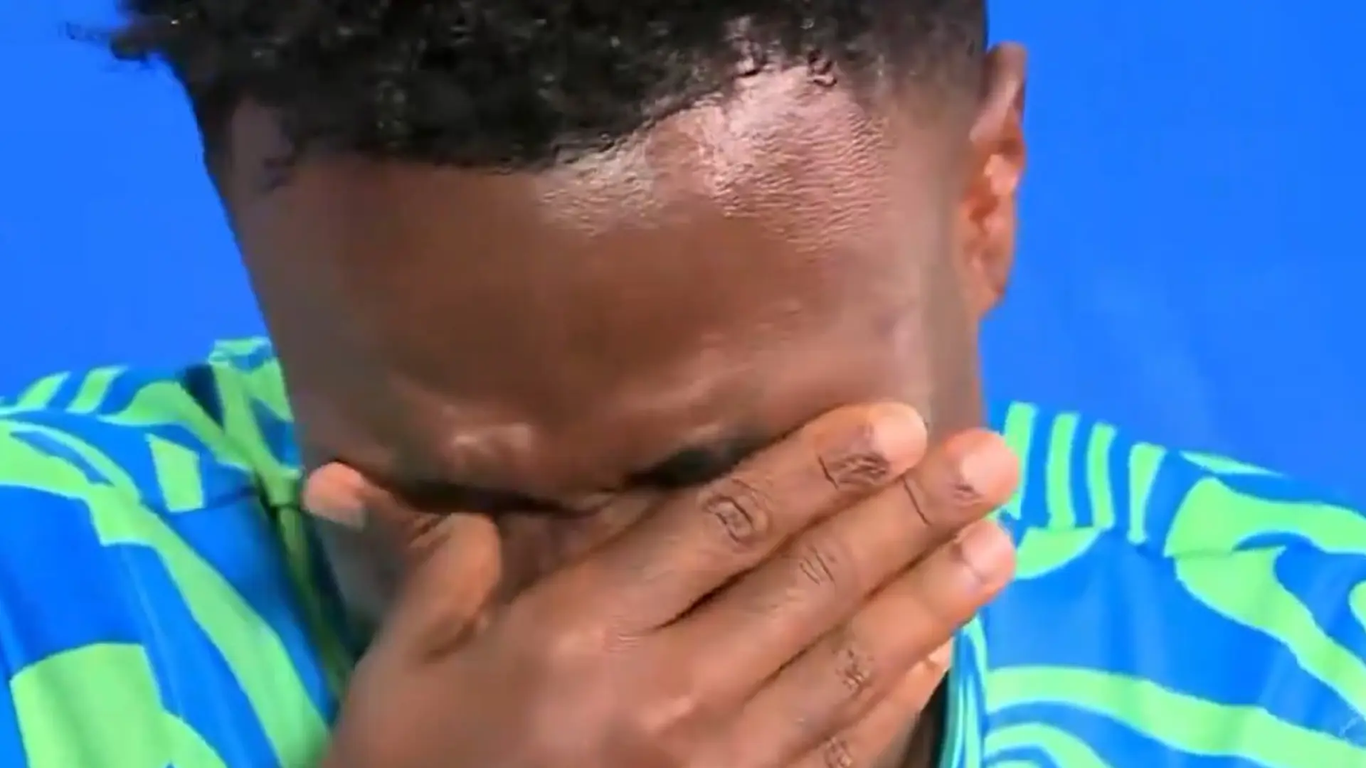 Vinícius rompe a llorar al recordar a su abuela: "Ha marcado mi vida"