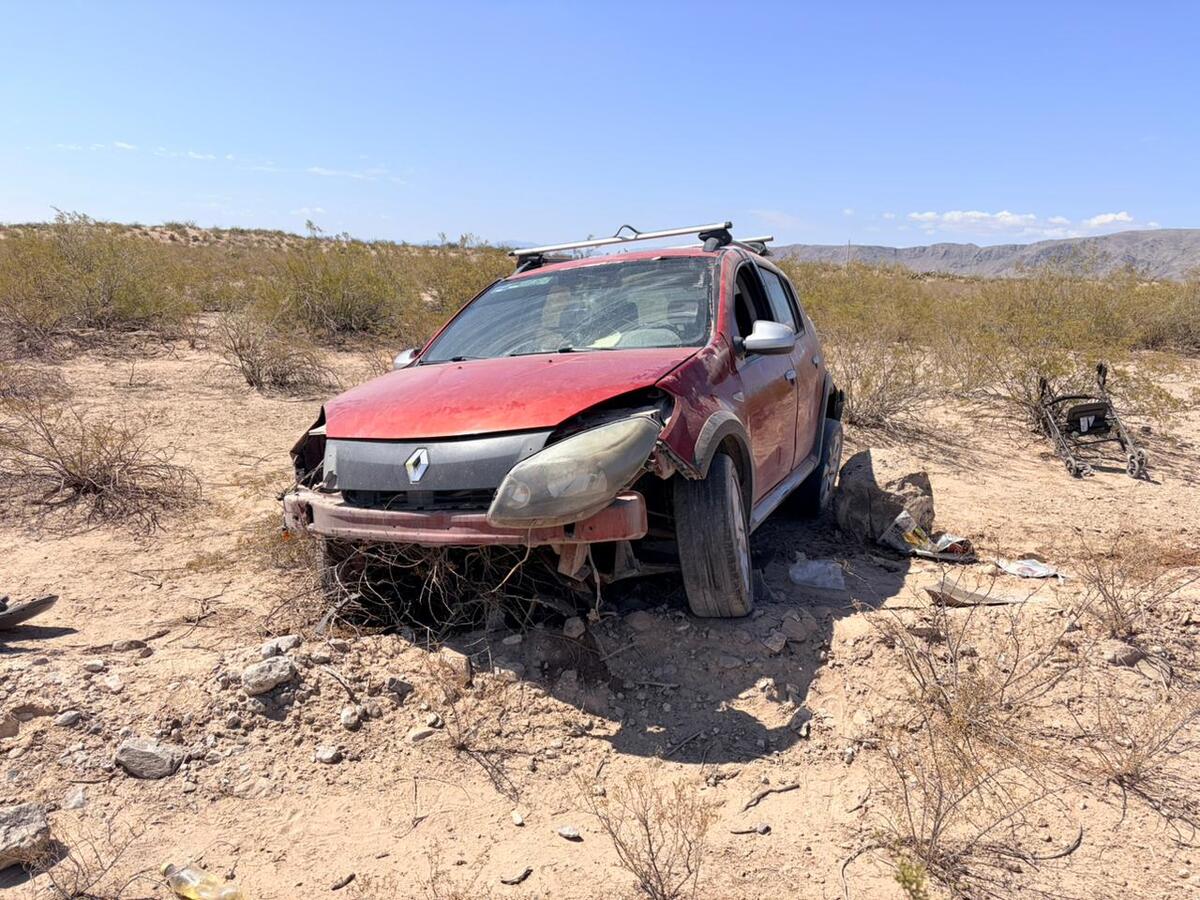Mujer de 86 años se lesiona tras volcar en carretera Tacubaya