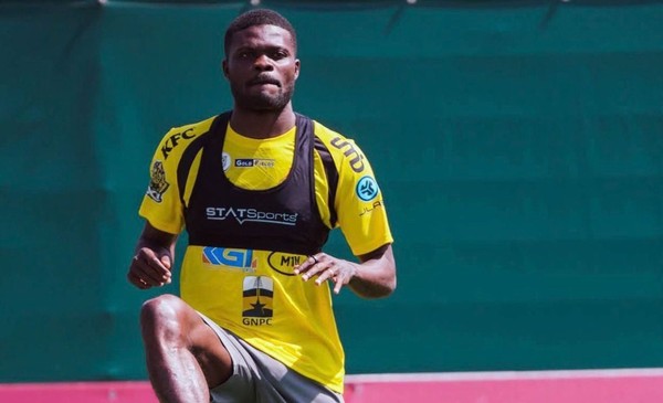 Siguen los problemas de ingreso: una figura de Ghana se pierde el debut en Canadá