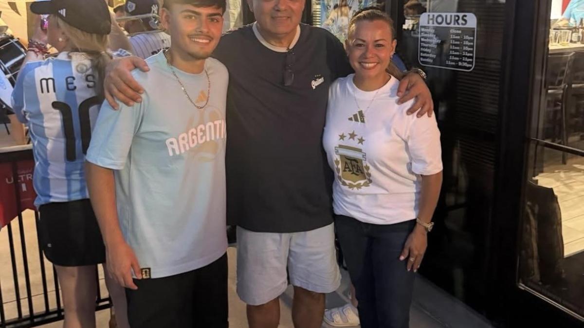 El sueño de unos padres: un restaurante para que su hijo reciba algún día a la Selección Argentina