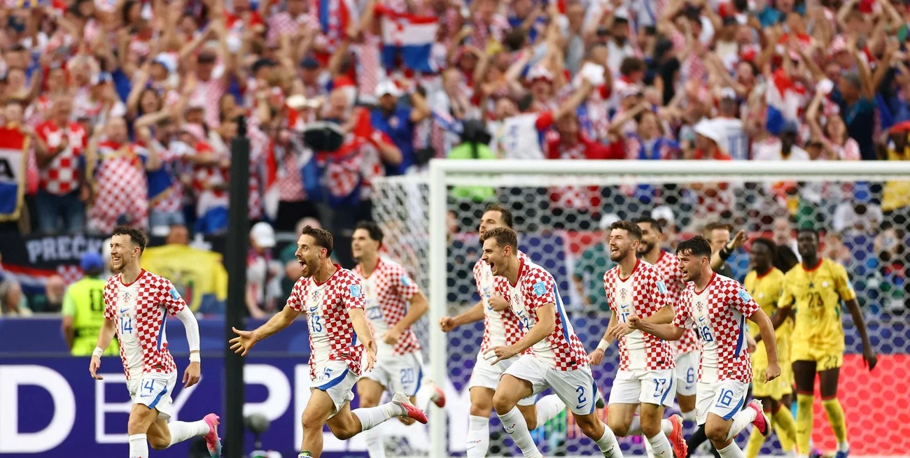 Croacia venció 2-1 a Ghana, le arrebató el segundo puesto y chocará con Portugal