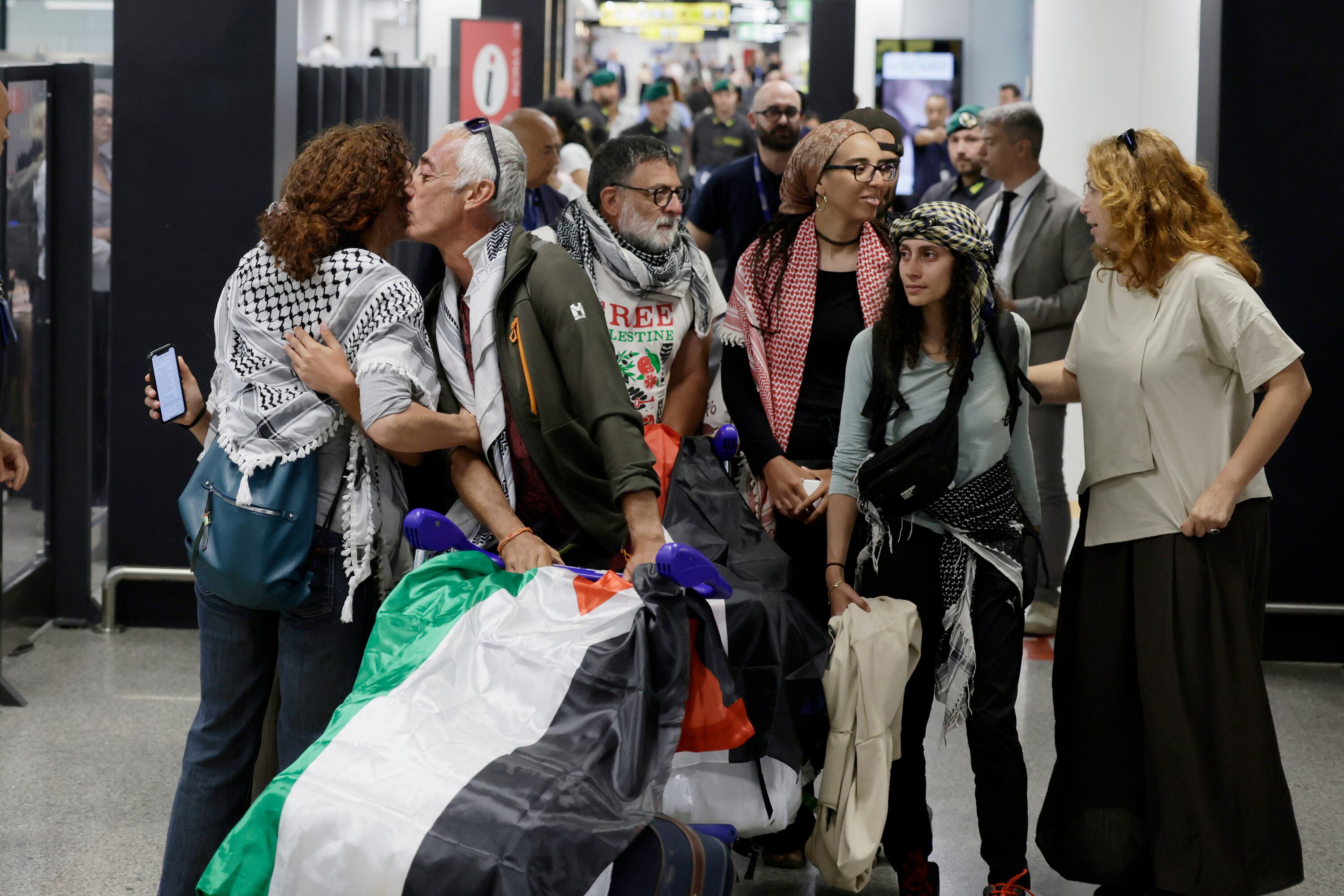 Los activistas de la caravana de ayuda a Gaza detenidos en Libia, en huelga de hambre