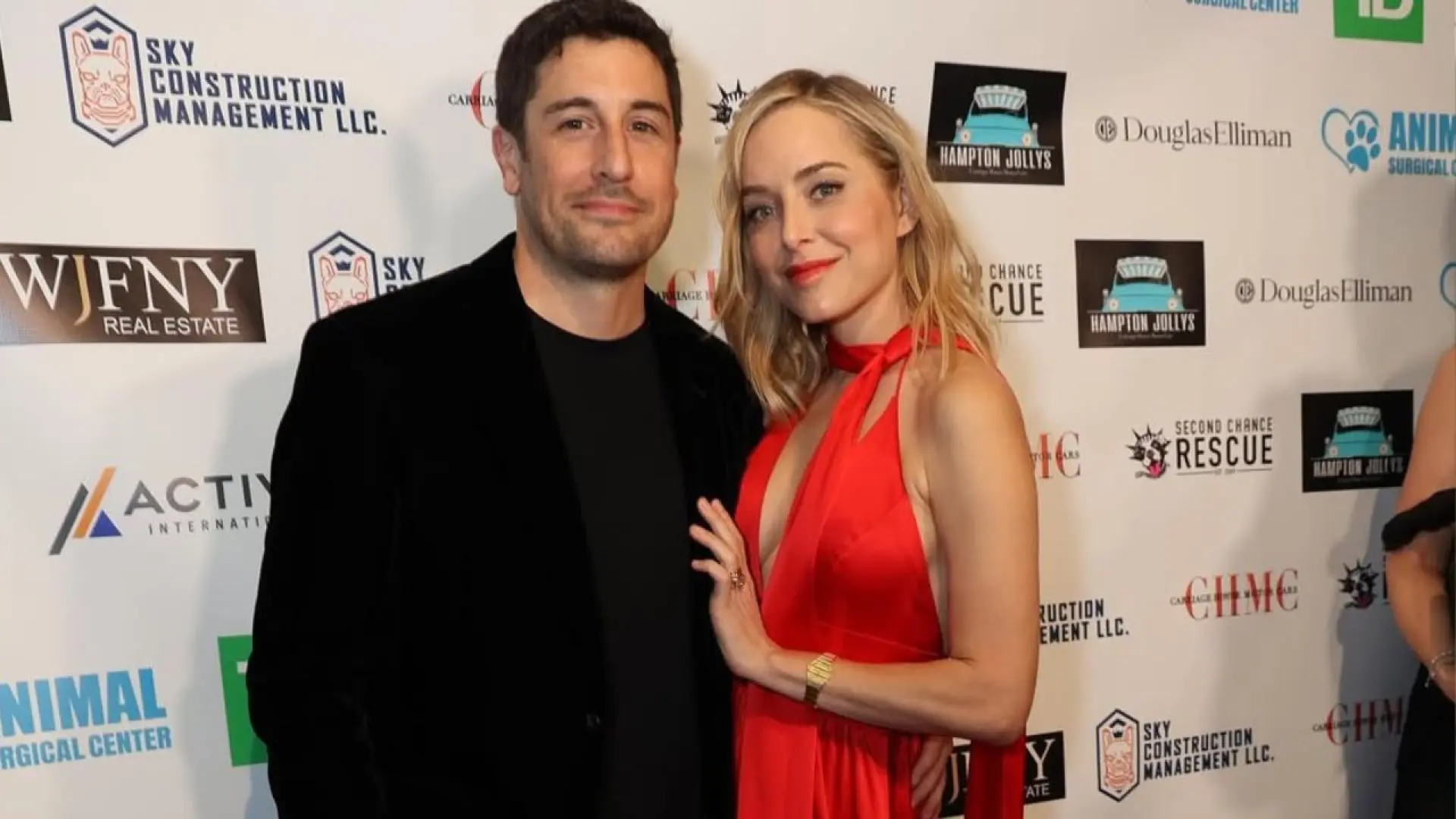 Del amor entre Jason Biggs y Jenny Mollen a su separación amistosa centrada en la copaternidad