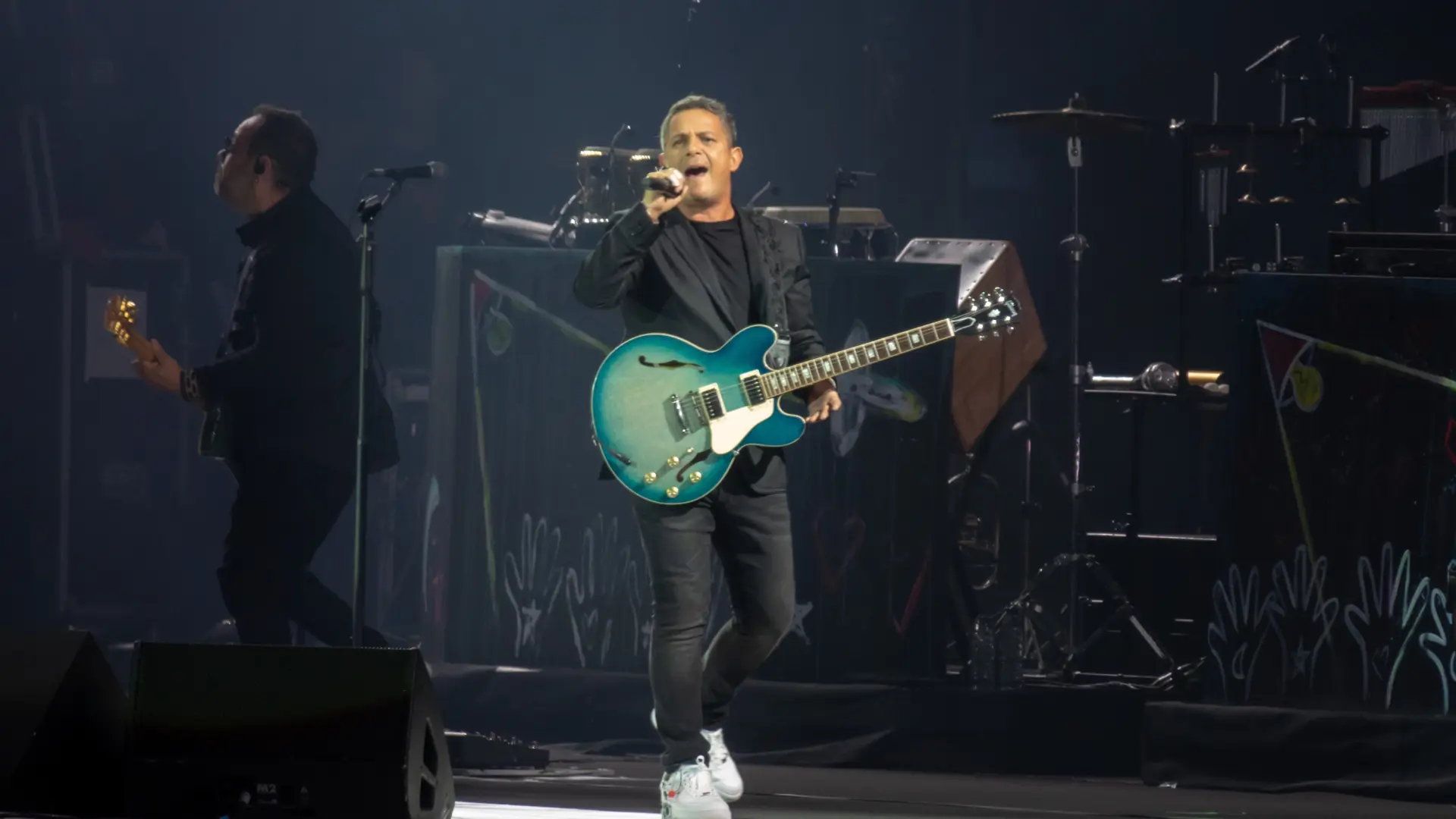 Alejandro Sanz inicia este sábado en Sevilla su gira española... ¿con guiño a Bad Bunny?: "Feliz por comenzar en casita"