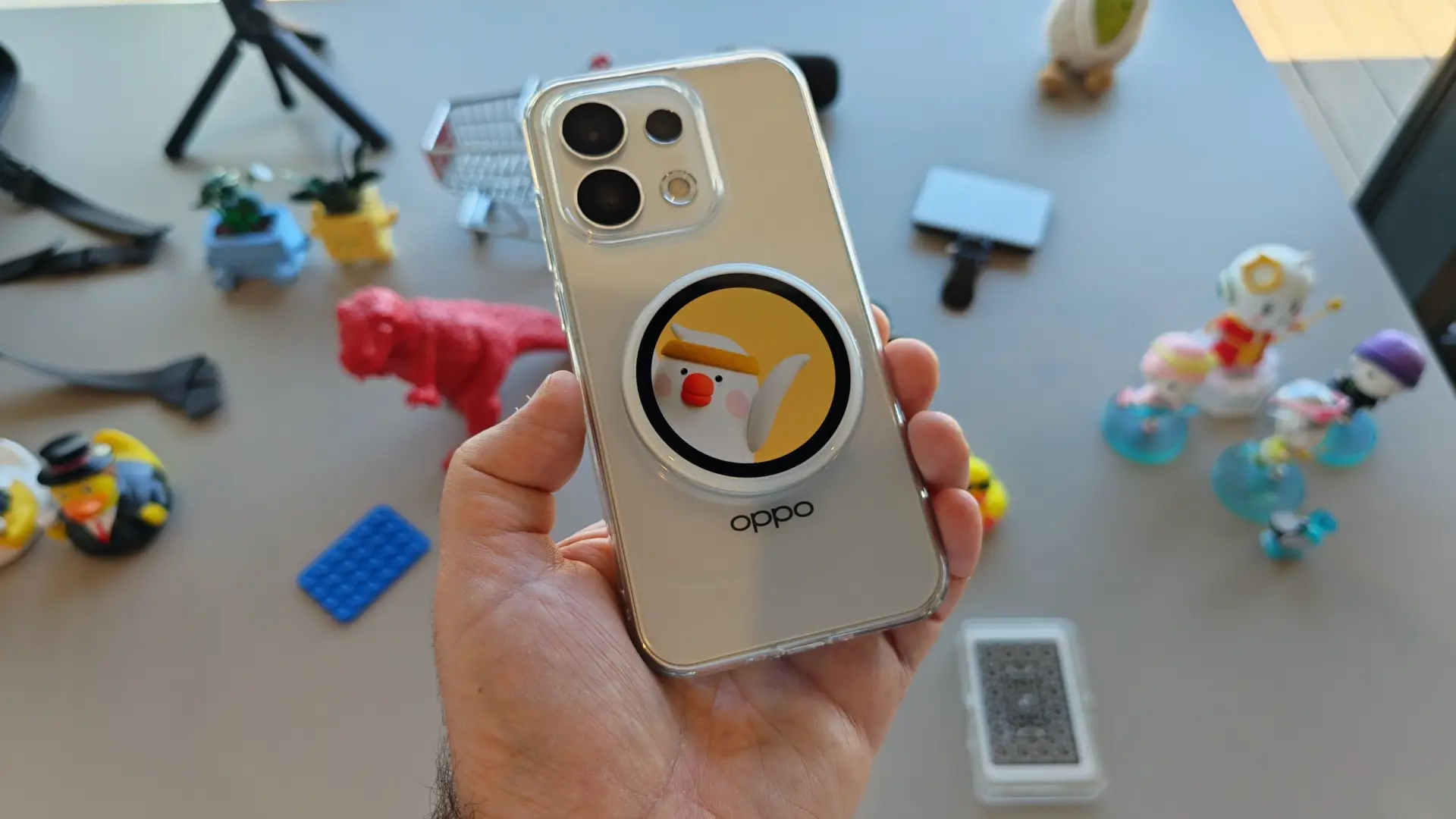 Llega a España la OPPO Bubble, la pantalla-accesorio que se fija al móvil para hacerse selfis