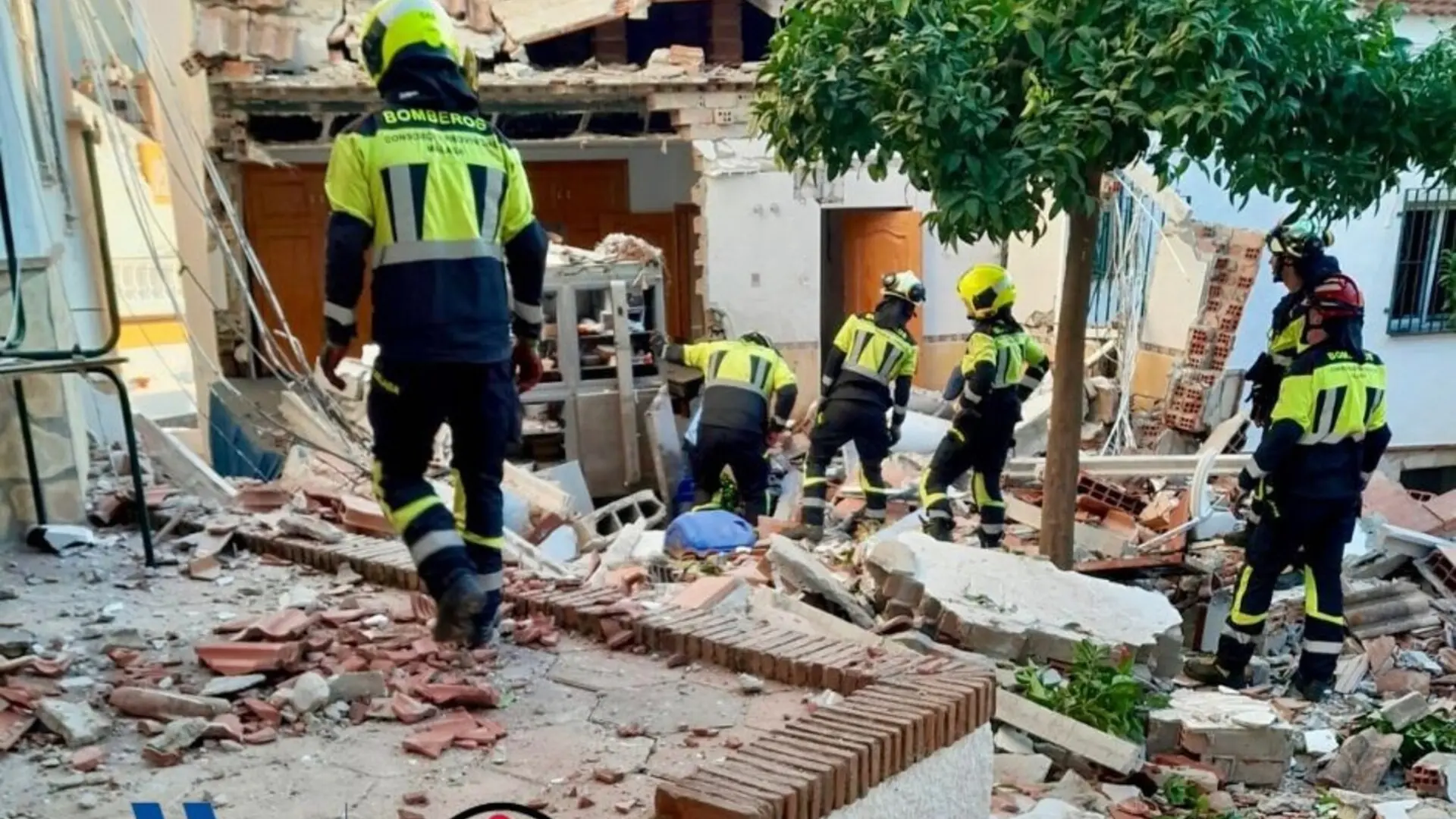 La explosión de bombona en un restaurante de Málaga causa dos heridos y el derrumbe de una planta