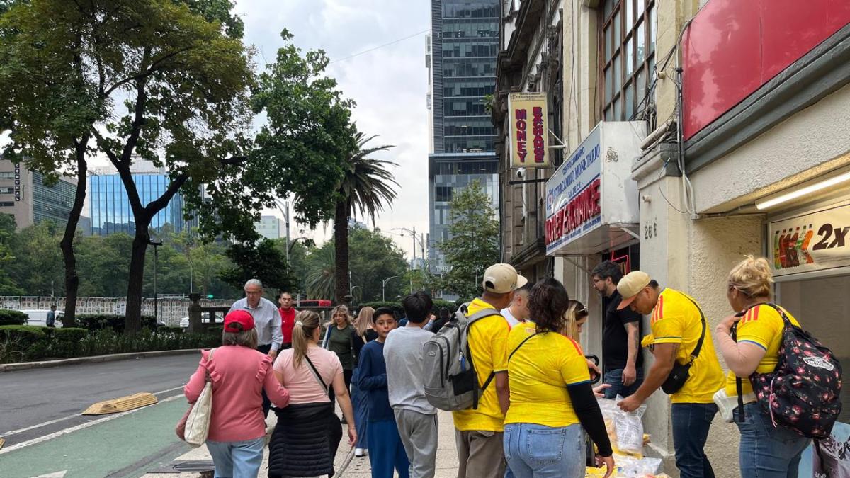 Ambulantes de Zona Rosa venden playeras pirata del Mundial hasta en… ¡800 pesos!