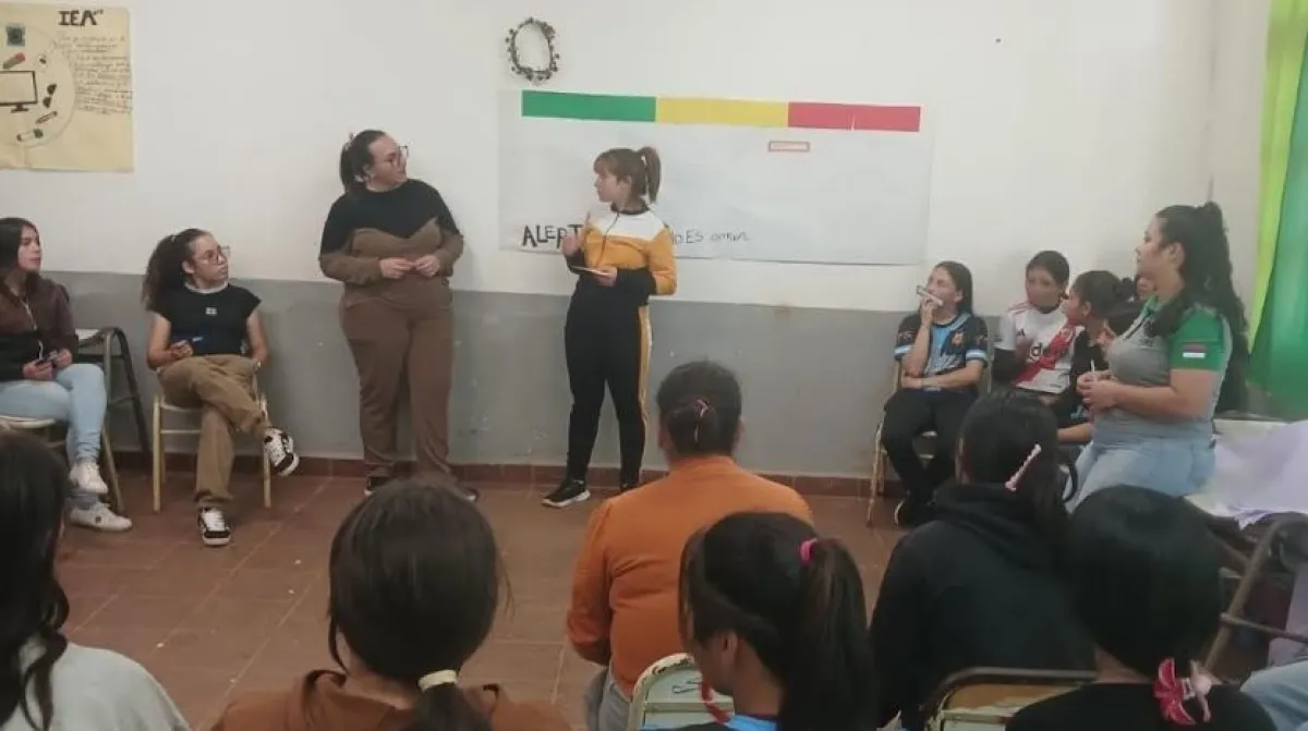 "Amor no es violencia": el taller que docentes del IEA N° 17 organizaron en Laguna Azul por el Ni Una Menos